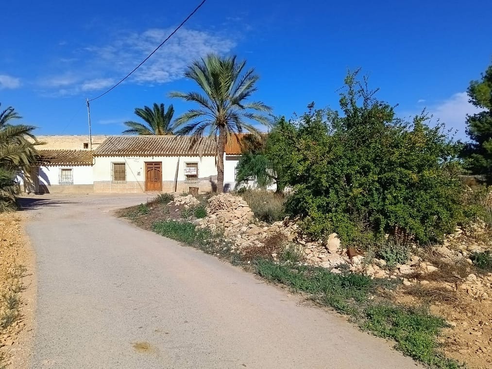 Casa de campo con gran terreno en una zona inmejorable.