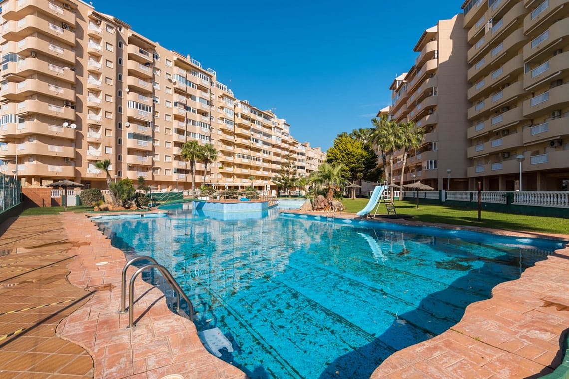APARTAMENTO TIPO DUPLEX EN LA MANGA!!!